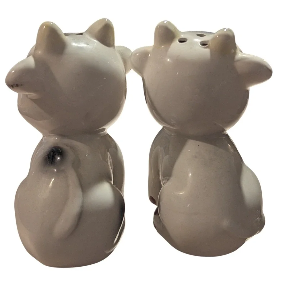 Vintage‎ Ceramic Anthropomorphic Cow Salt & Pepper Shakers Farmhouse Set